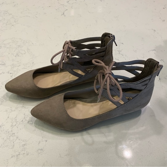 Women’s Tie Flats - Picture 8 of 8